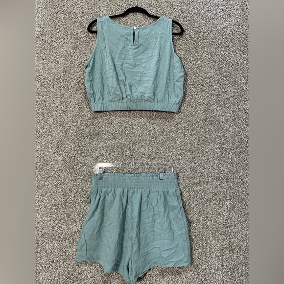 NWT 2 Piece Shorts and Sleeveless Crop Tank Top Lounge Set Size Large - Picture 4 of 8